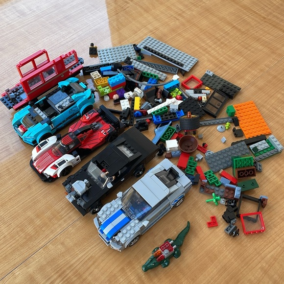 Huge Lego Race Car Set with Extras Legos - Picture 2 of 9